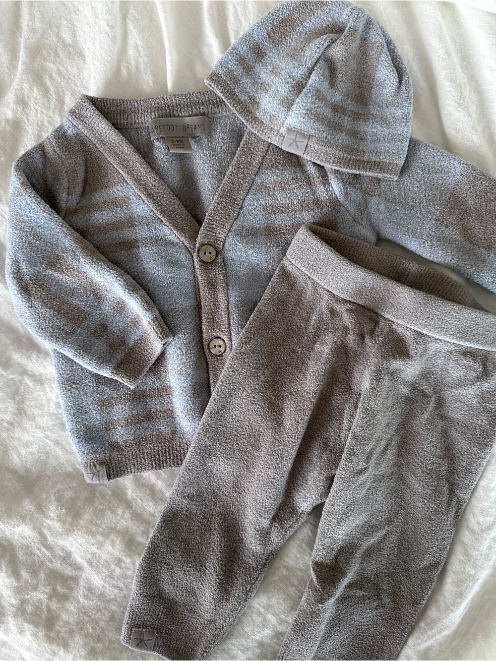 Barefoot Dreams Cozy Baby Cardigan, Pants & Hat Set - Light Gray